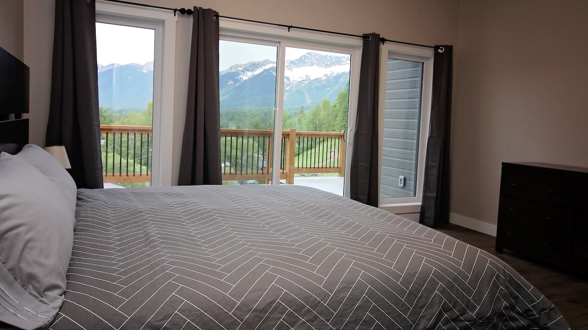 Mountain Vacation Rental with Views — photo 4