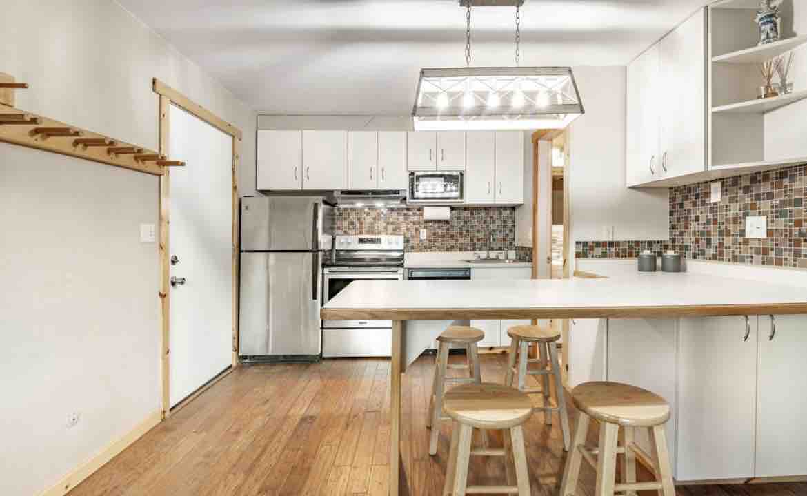 Cozy MT 2/2+ loft walk or shuttle 2 lifts 5 beds!