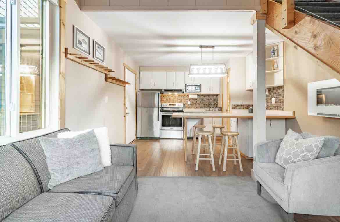 Cozy MT 2/2+ loft walk or shuttle 2 lifts 5 beds! — photo 3